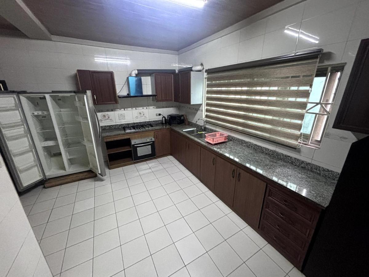 Takako Court Luxury Houses & Apartments, East Legon อักกรา ภายนอก รูปภาพ