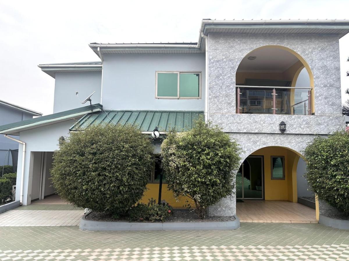 Takako Court Luxury Houses & Apartments, East Legon อักกรา ภายนอก รูปภาพ