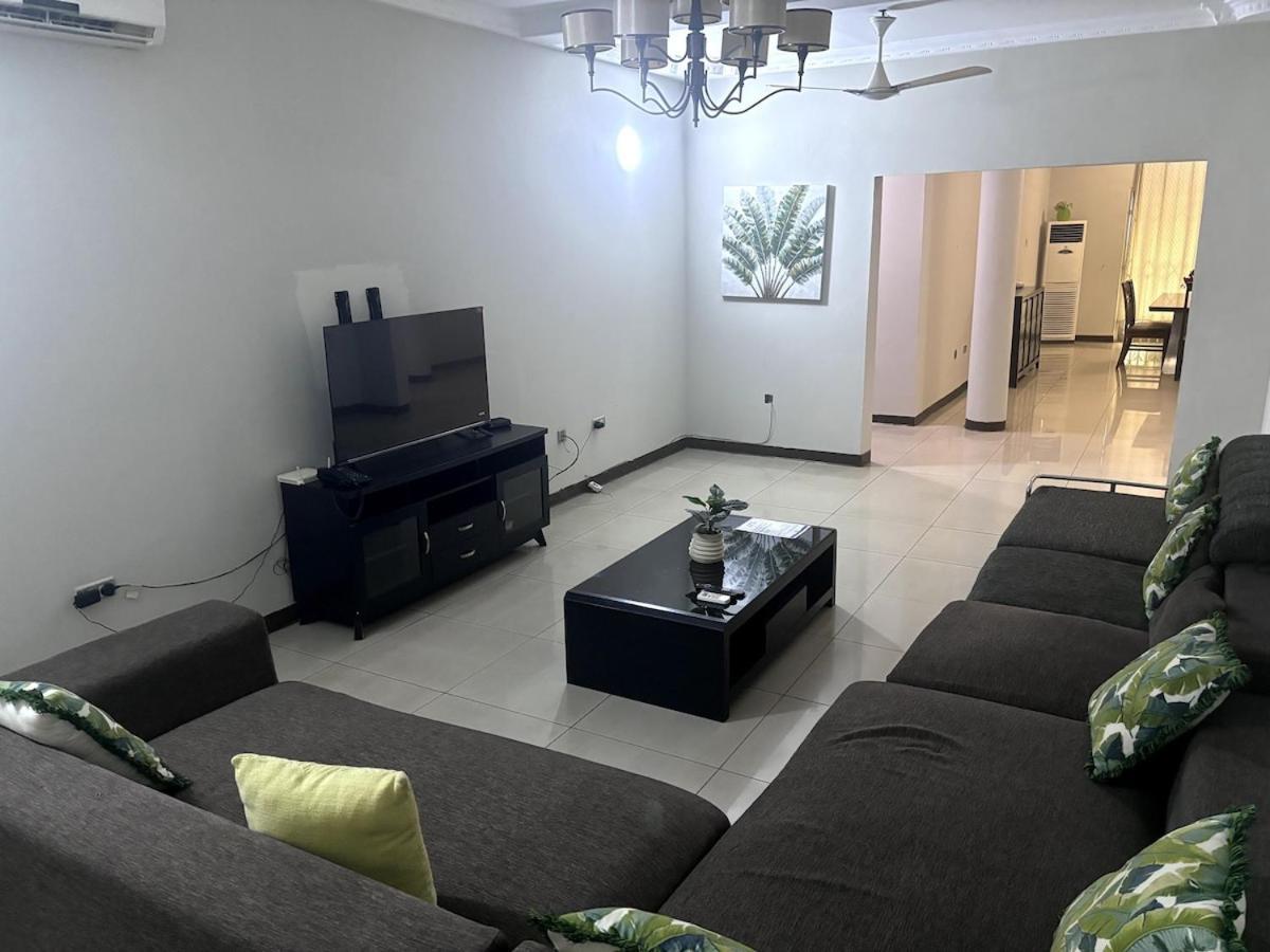 Takako Court Luxury Houses & Apartments, East Legon อักกรา ภายนอก รูปภาพ