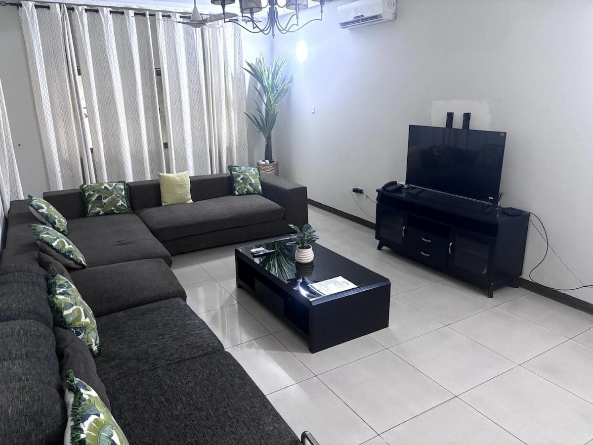 Takako Court Luxury Houses & Apartments, East Legon อักกรา ภายนอก รูปภาพ
